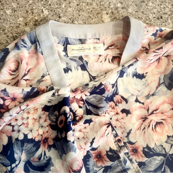 Vintage Floral Kimono with Fringe - Abercrombie & Fitch - Size OS ⭐🌺 - Picture 4 of 12